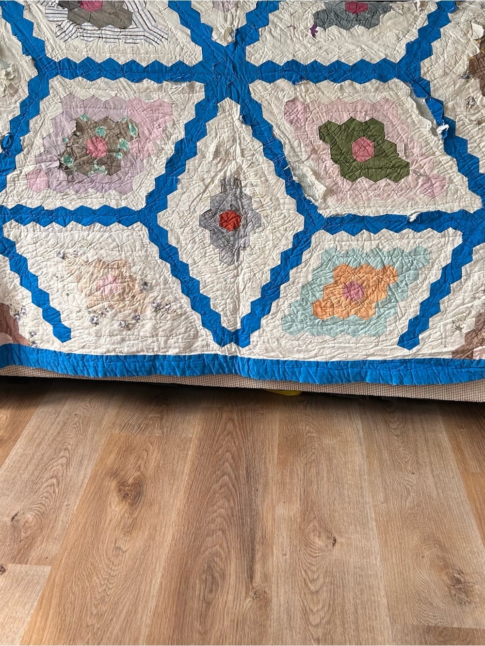 Vintage Handmade Grandmother’s Flower Garden Cutter Quilt - Picture 2 of 11